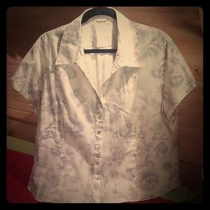 Tailored cap sleeve blouse w/mthr of pearl buttons